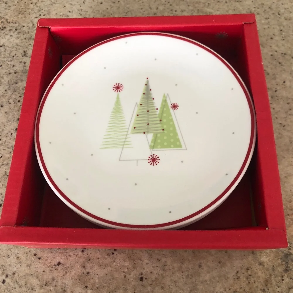 NWT Vintage MCM 6” Christmas Plates w/ Christmas Trees White/Green/Red - Picture 1 of 6